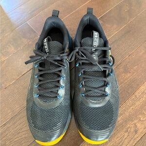 Under Armour Men's Black and Yellow Athletic Shoes size 11.5